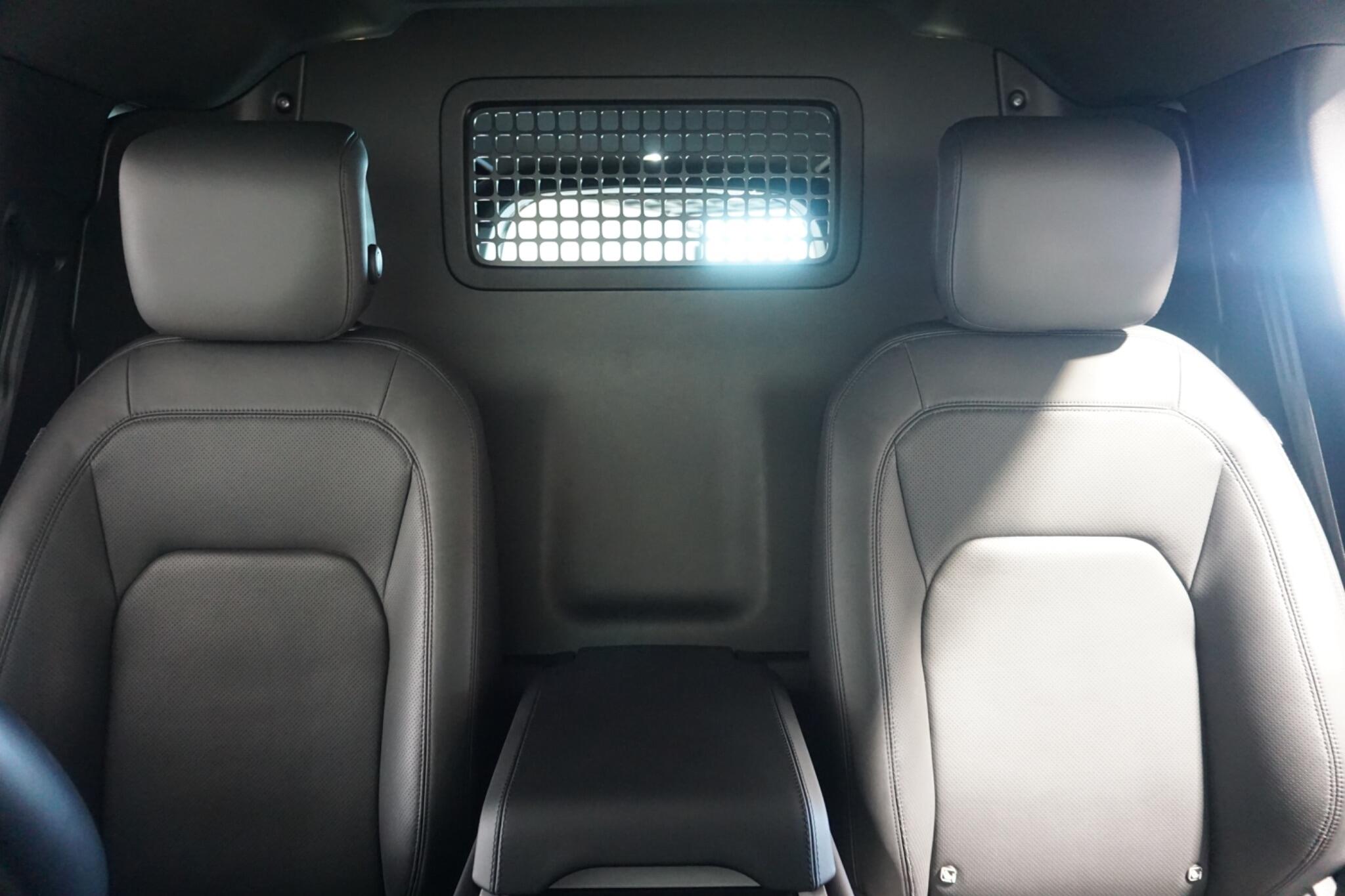 Land Rover Defender 110 3.0 D350 MHEV X-Dynamic HSE Hard Top SUV 5dr Diesel Auto 4WD MWB Euro 6 (s/s) (350 ps)